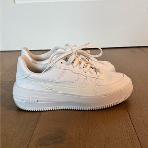 White Nike Air Sneakers